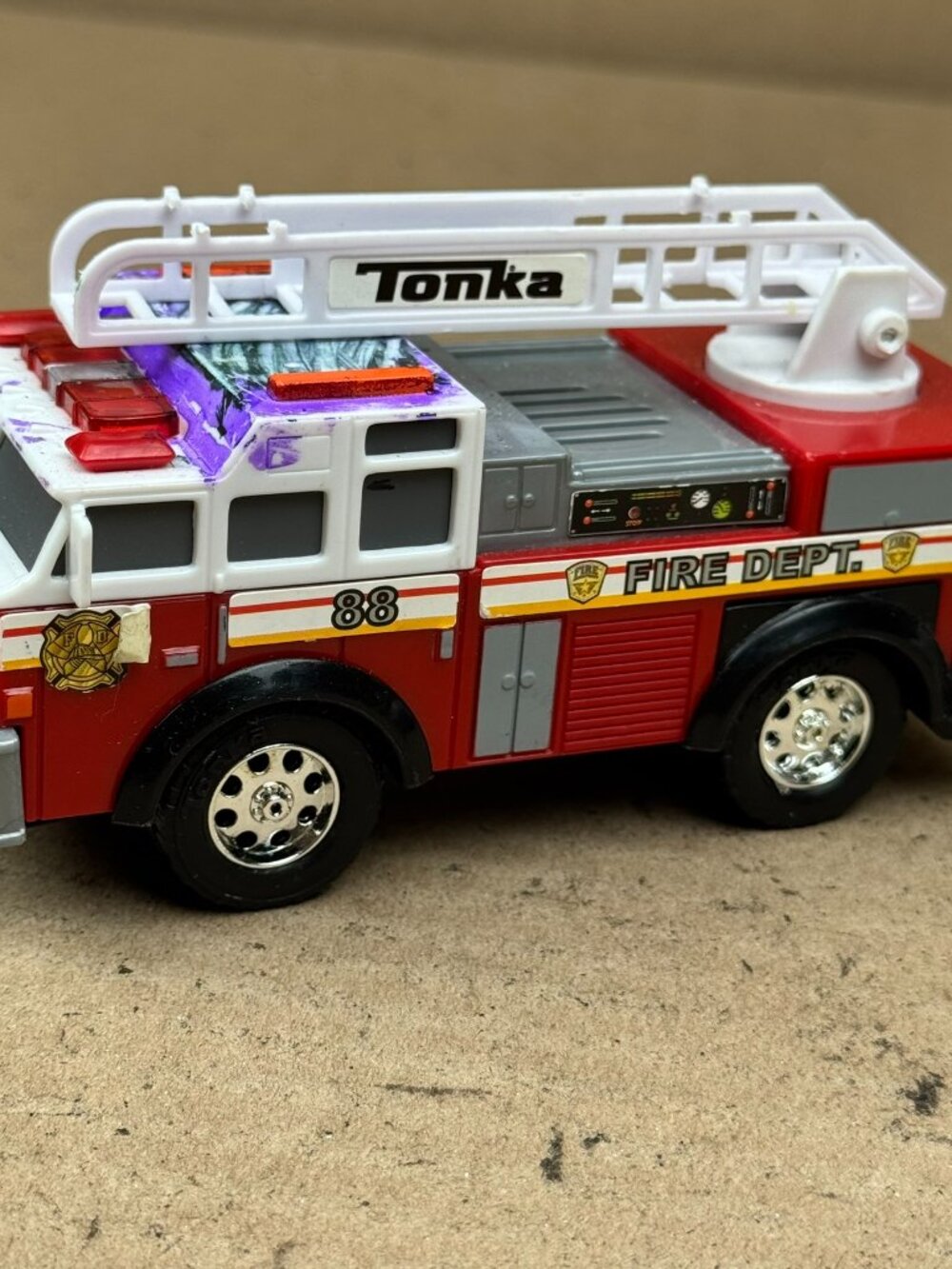 Tonka Funrise Hasbro 2016 Fire Department Engine Ladder Truck Toy #07834 Lights